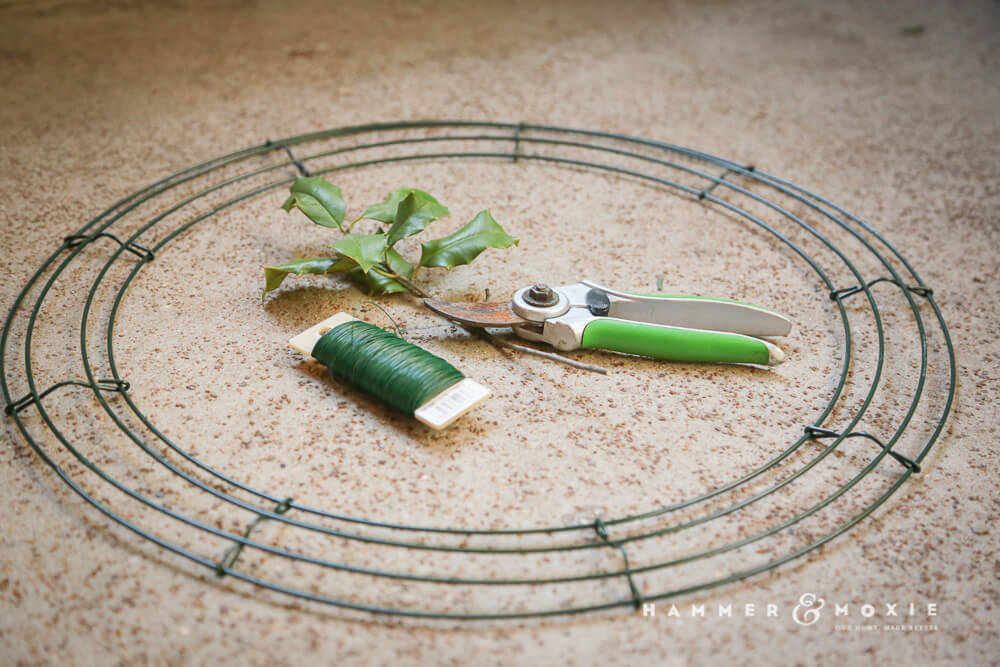 Simple DIY Christmas wreath made with real greens | Hammer & Moxie